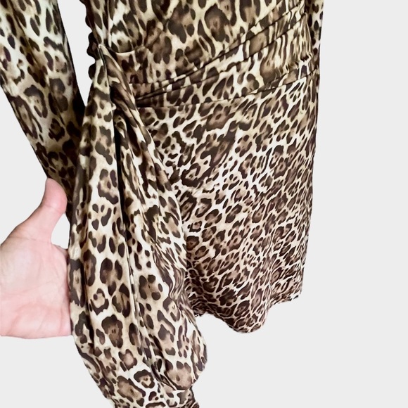 🔥WAYF Leopard woman’s Dress-Small-long sleeves Stretch With Ruched Waist NWOT - Picture 5 of 9